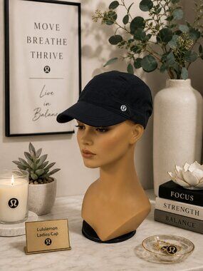 Lululemon Black Pleated Athletic Running Cap Hat w/ Side Pocket EUC